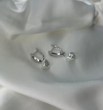 Load image into Gallery viewer, Sophia Pearl Hoops