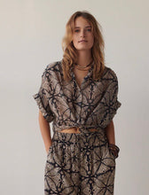 Load image into Gallery viewer, Summum Print Blouse