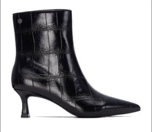 Load image into Gallery viewer, Black Ankle Boots