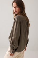 Load image into Gallery viewer, Summum Silky Green blouse