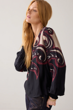 Load image into Gallery viewer, Summum Printed V Neck