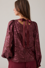 Load image into Gallery viewer, Summum Silky Jacquard Top