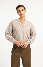 Load image into Gallery viewer, Sweatshirt with V-neck and woven collar