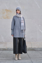 Load image into Gallery viewer, Feria Grey Short Jacket
