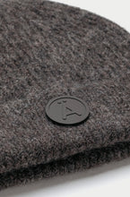 Load image into Gallery viewer, Tanta Geada Beanie Grey
