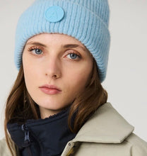 Load image into Gallery viewer, Tanta Geada Beanie Sky Blue
