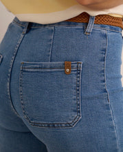 Load image into Gallery viewer, Amelia Ankle Grazer Jeans
