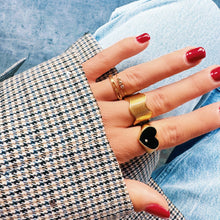 Load image into Gallery viewer, Ring with square crystal stone - red
