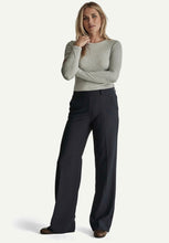 Load image into Gallery viewer, Para Mi Mira Twill Trouser in Navy
