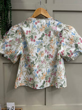 Load image into Gallery viewer, Amelia floral blouse
