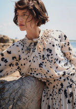 Load image into Gallery viewer, Part Two AlmeraPW Shirt Black Dot Flower
