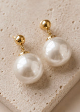 Load image into Gallery viewer, Celine Oversized Pearl Drop
