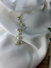 Load image into Gallery viewer, Sophia staggered pearl drops
