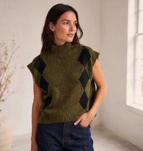 Load image into Gallery viewer, Mary Chunky Diamond Vest
