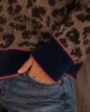 Load image into Gallery viewer, Annie Contrast Print V Neck Pullover
