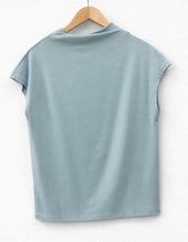 Load image into Gallery viewer, Feria FS056-2 Blouse
