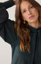 Load image into Gallery viewer, Summum Lurex top with bow
