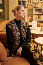 Load image into Gallery viewer, Sadie 25543 CAMEL/BLACK GILET

