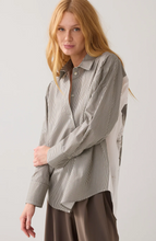 Load image into Gallery viewer, Summum Big Flower Blouse
