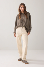 Load image into Gallery viewer, Summum Silky Green blouse
