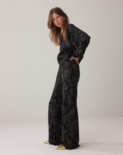 Load image into Gallery viewer, Summum Foam Jaquard Trousers
