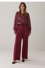 Load image into Gallery viewer, Summum Fluid Merlot Trousers
