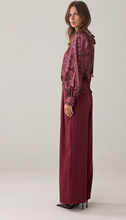 Load image into Gallery viewer, Summum Fluid Merlot Trousers

