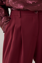 Load image into Gallery viewer, Summum Fluid Merlot Trousers
