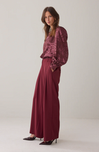 Load image into Gallery viewer, Summum Fluid Merlot Trousers
