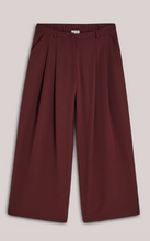 Load image into Gallery viewer, Summum Fluid Merlot Trousers
