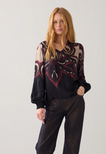 Load image into Gallery viewer, Summum Printed V Neck
