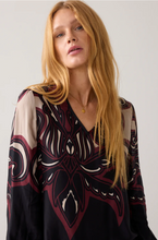 Load image into Gallery viewer, Summum Printed V Neck

