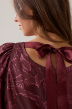 Load image into Gallery viewer, Summum Silky Jacquard Top
