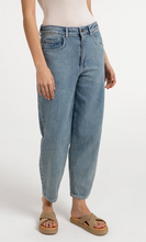 Load image into Gallery viewer, Yaya Loose fit Jean
